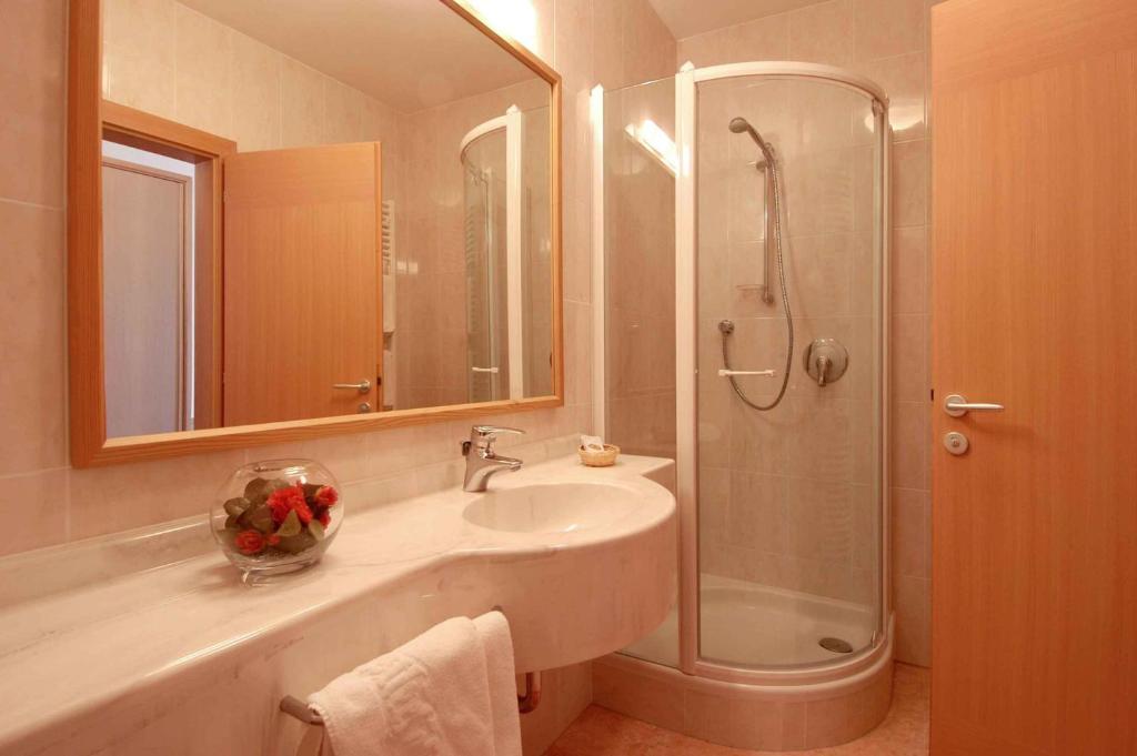 Hotel Foerstlerhof Postal / Burgstall Room photo